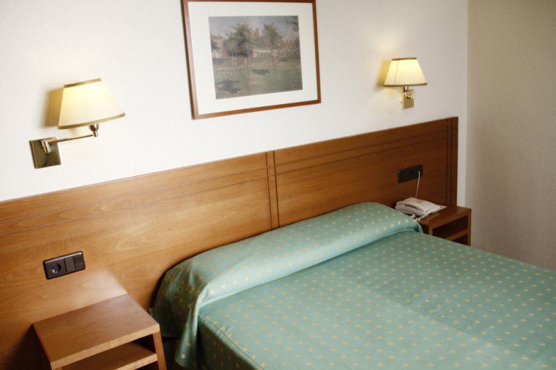 Yit Conquista De Toledo Hotel Room photo